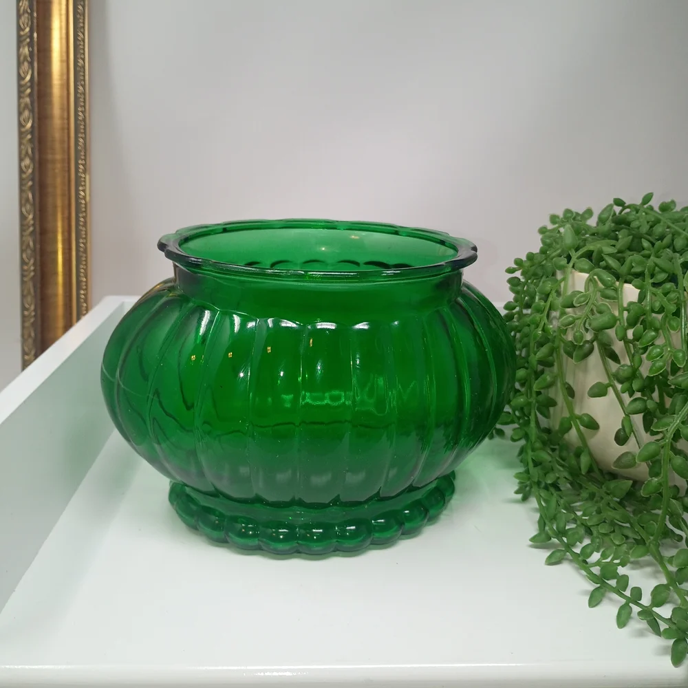 Anchor Hocking A.L.R. Co. R-18 Green Glass Vase